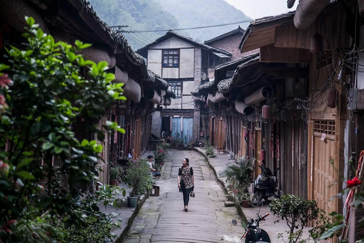 《要久久爱》开播，杨紫范丞丞上演青春剧，8岁姐弟恋有点违和了